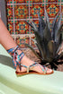 Sandali avvolgenti con foulard in seta "Tile".